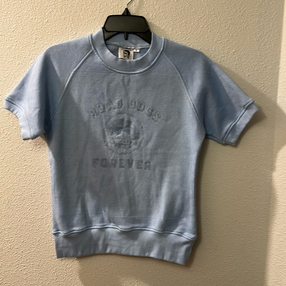 Women’s model exhibit vintage short sleeve sweatshirt